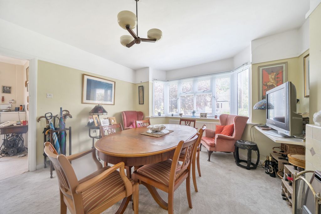 Property photo 3 of 11 1301563-8-6842E9B...