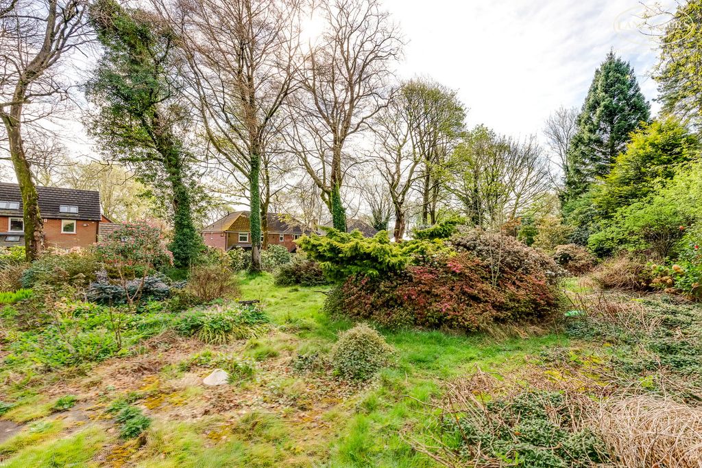 Property photo 3 of 27 Gardens
