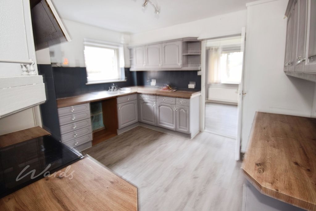 Property photo 3 of 11 Deanwood Kitchen