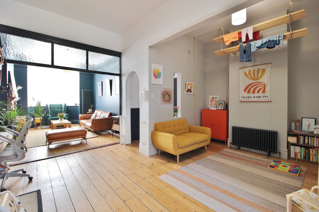 Property photo 3 of 27