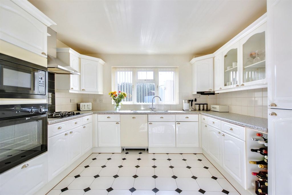 Property photo 3 of 48 Kitchen Diner_2.Jpeg