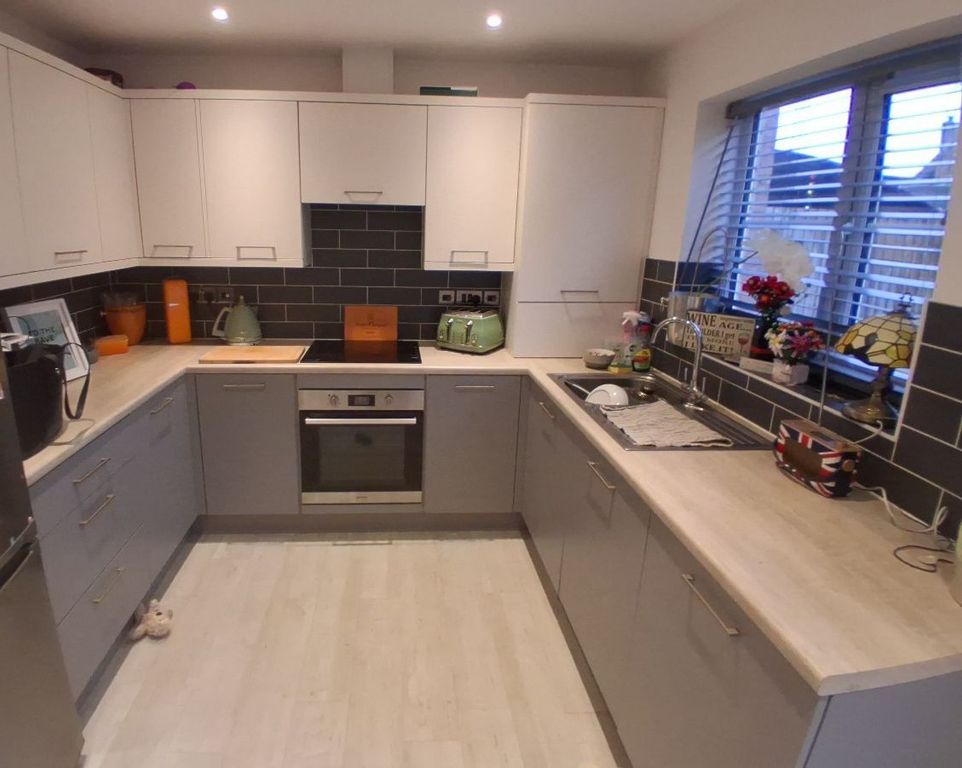 Property photo 1 of 5 Kitchen