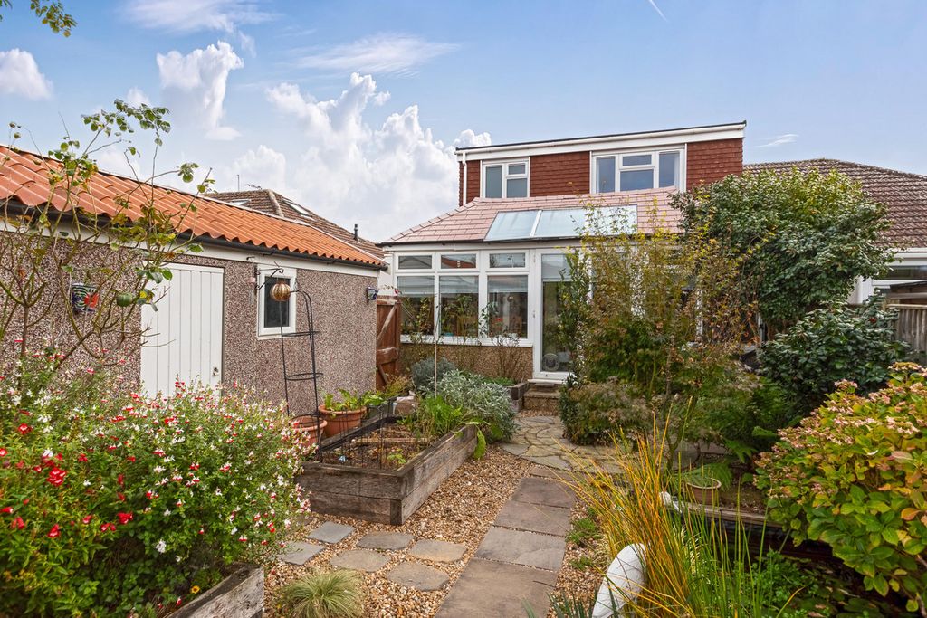 Property photo 3 of 20