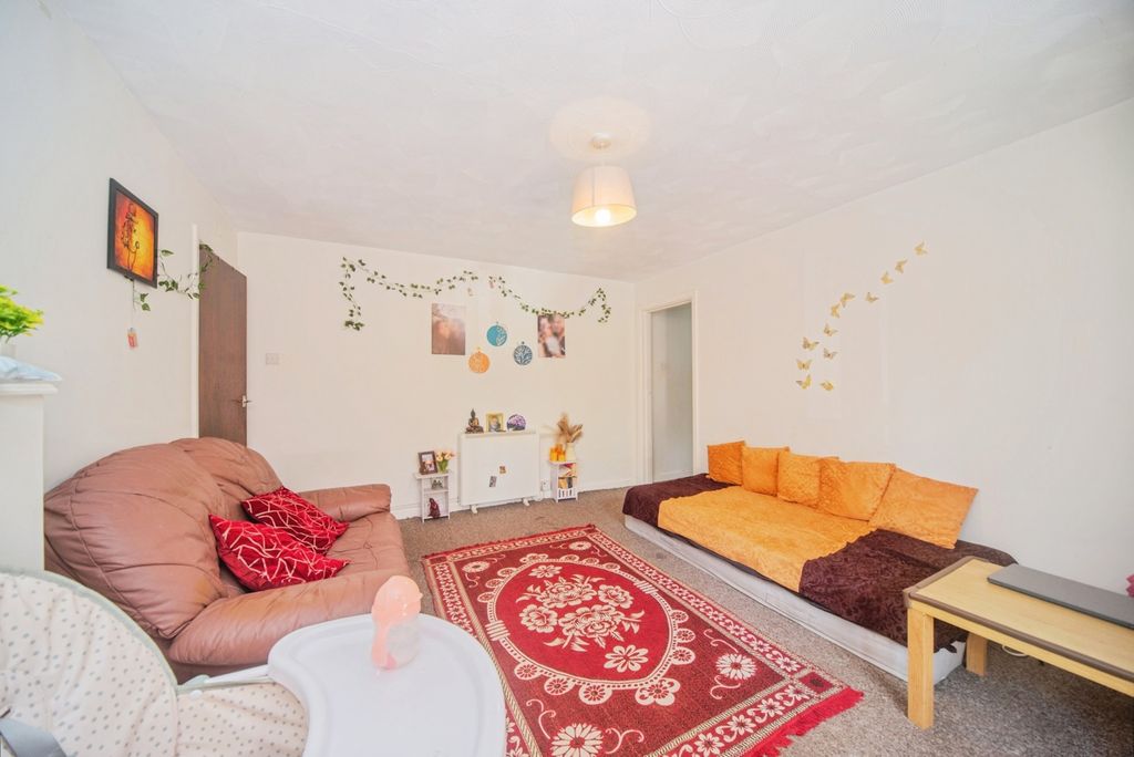 Property photo 3 of 13 Pbox-Img.Jpg