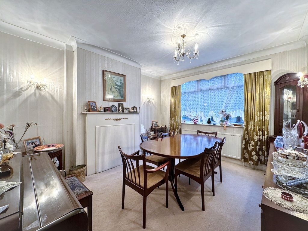 Property photo 3 of 15 Dining Area