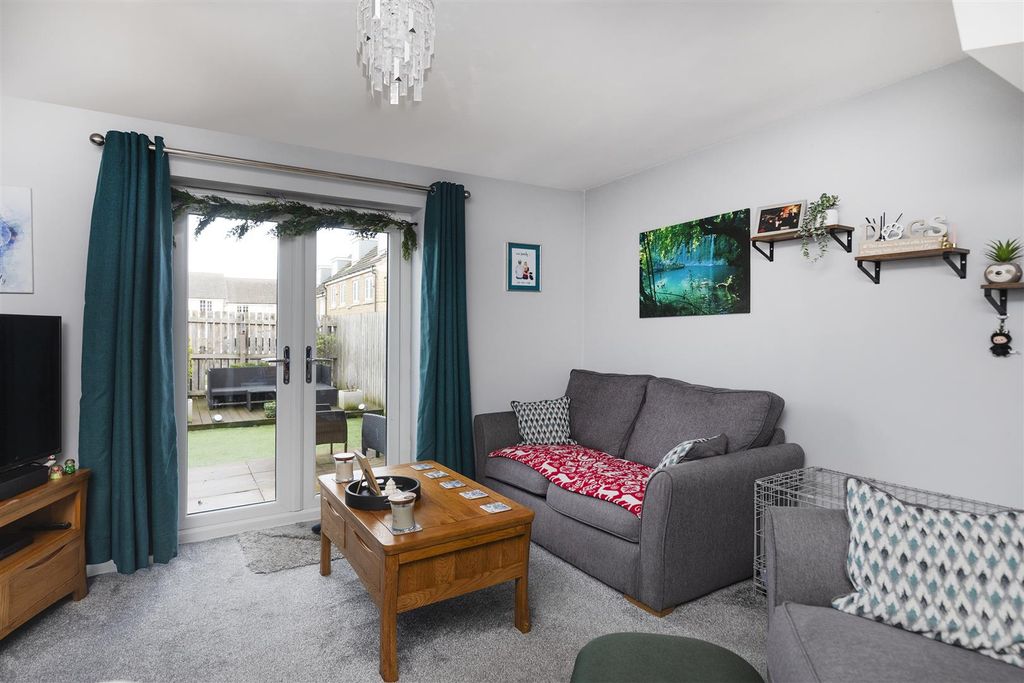 Property photo 3 of 28 Living/Dining Room