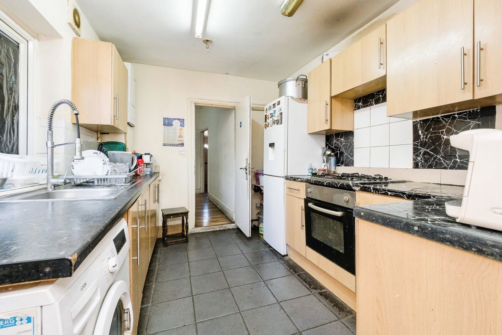 Property photo 3 of 16 Pbox-Img.Jpg