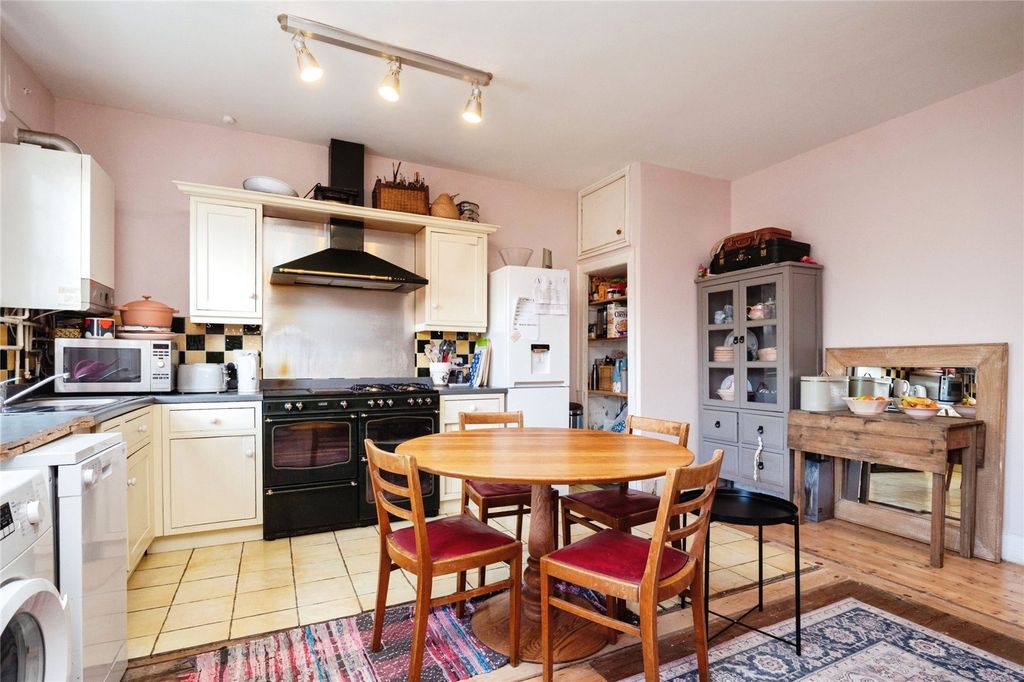 Property photo 2 of 15 Picture No. 14