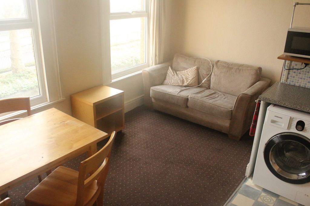 Property photo 3 of 6