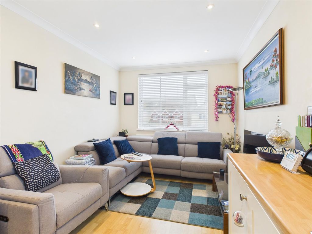 Property photo 2 of 9 Lounge Kit .Jpg