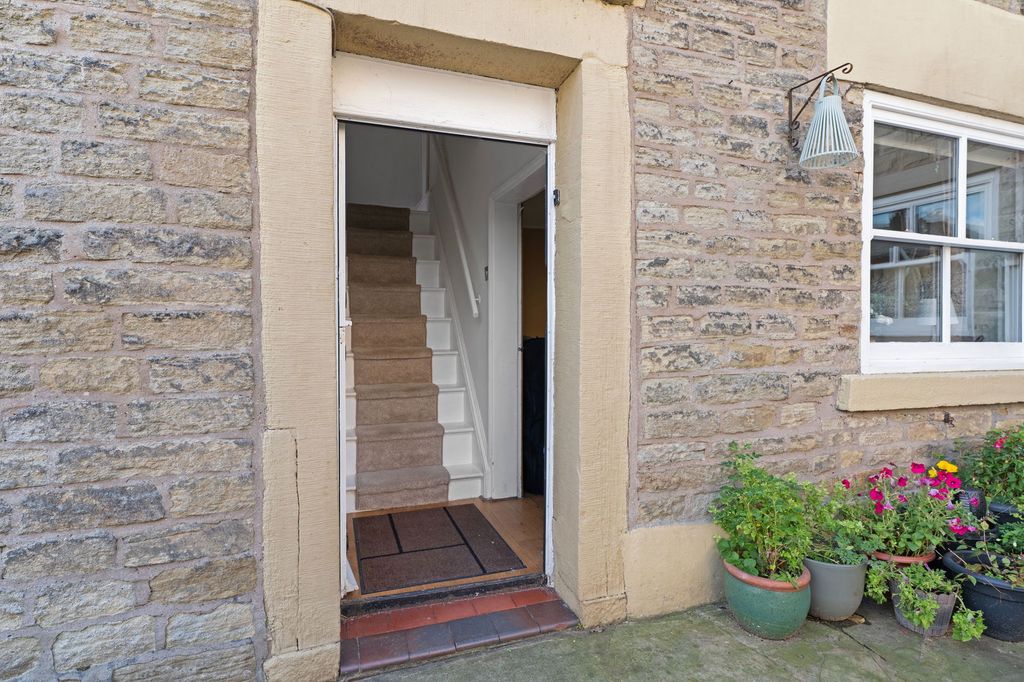 Property photo 2 of 31