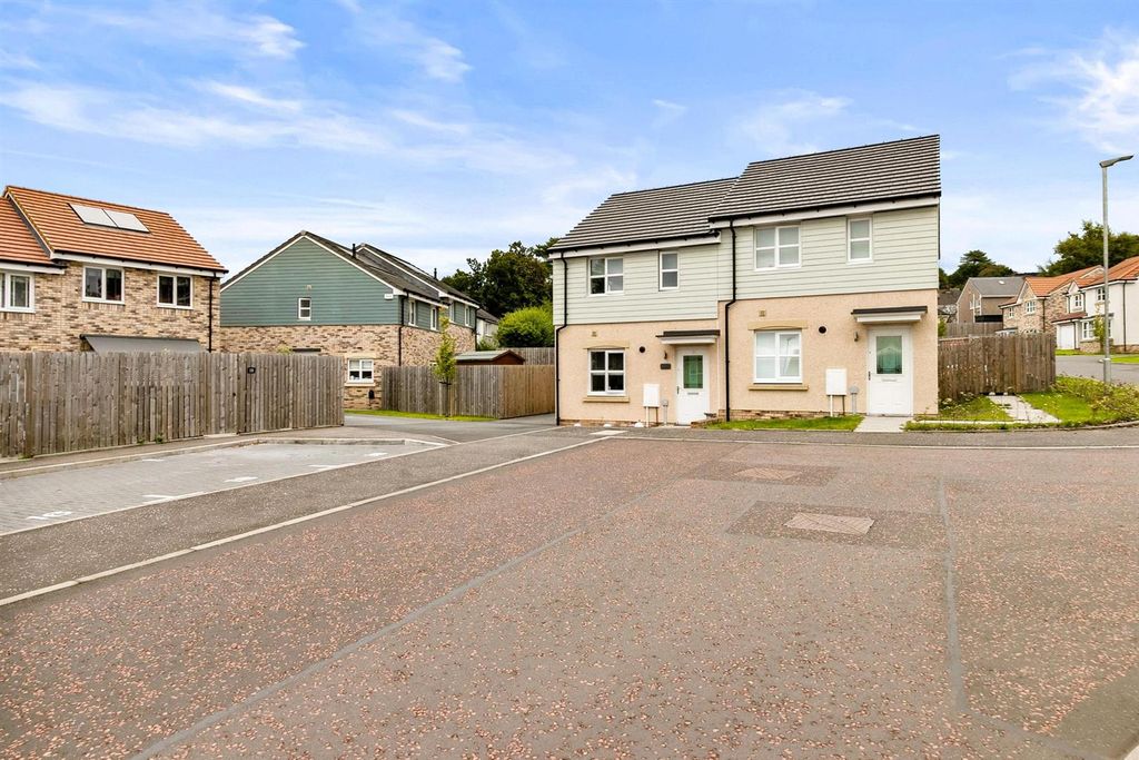 Property photo 1 of 27