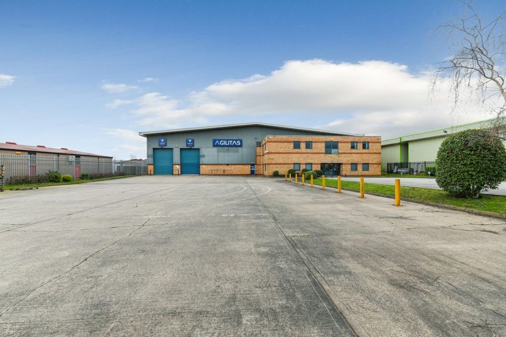 Property photo 3 of 27