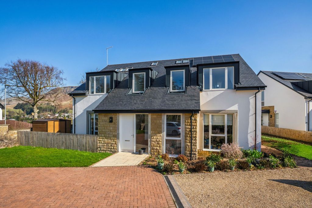 Property photo 1 of 34