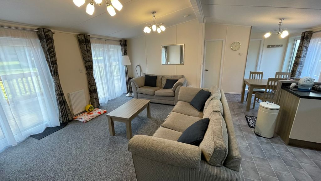 Property photo 3 of 27