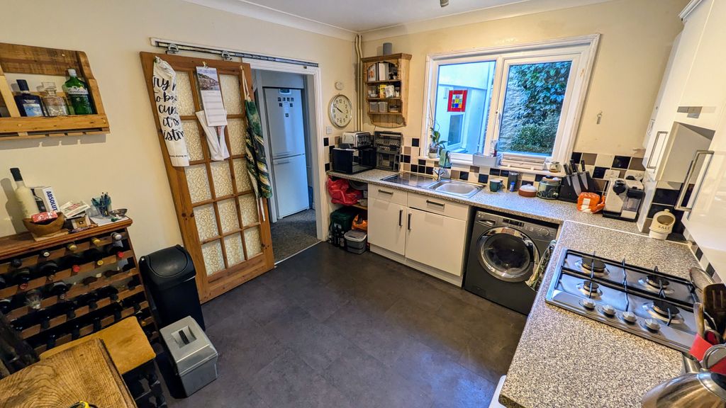 Property photo 3 of 6