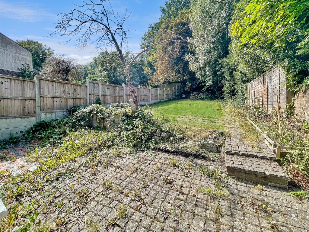 Property photo 2 of 15 4451102
