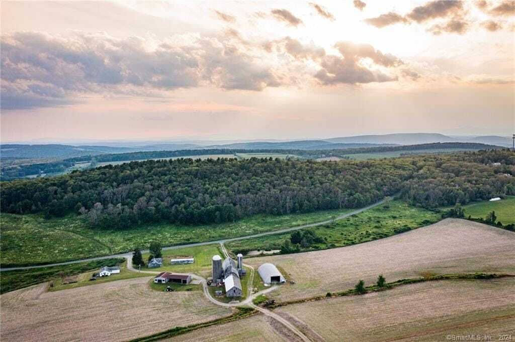 Property photo 1 of 2