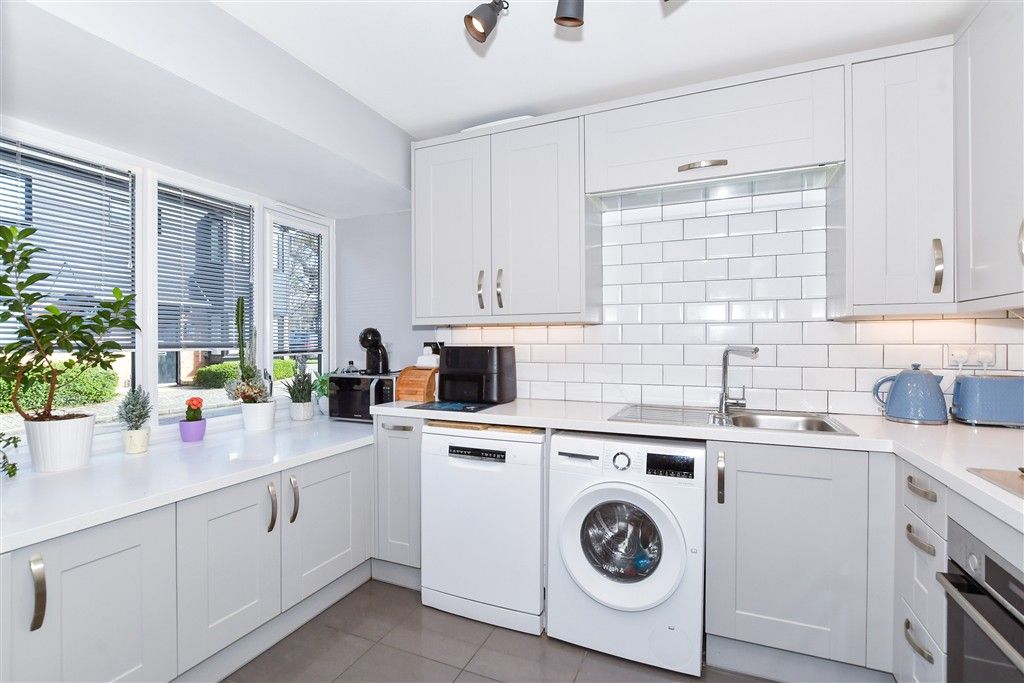 Property photo 3 of 16 Kitchen