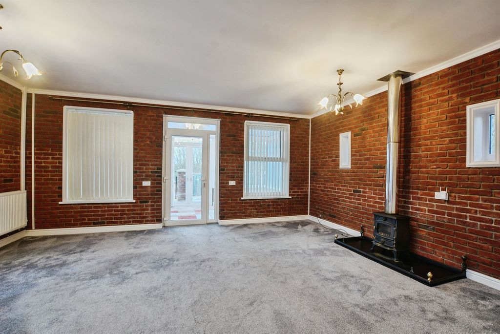 Property photo 2 of 23