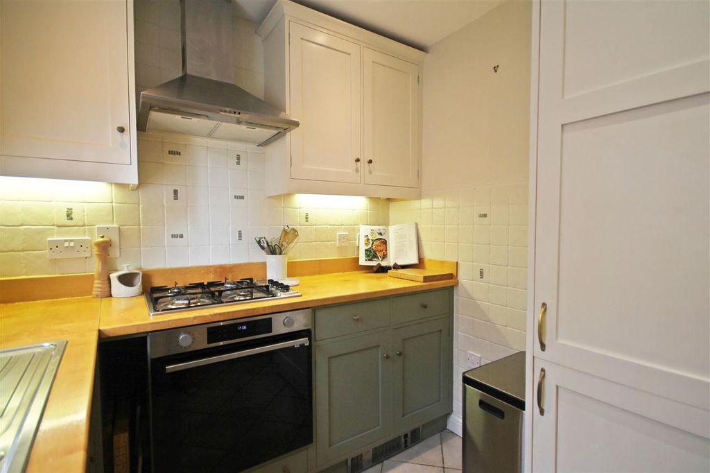 Property photo 3 of 16