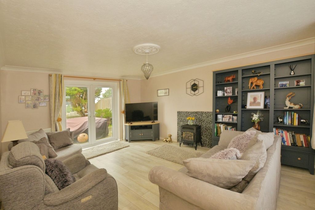 Property photo 2 of 18 Photo
