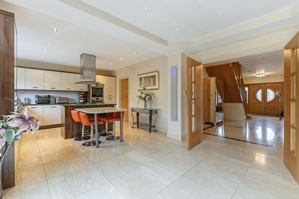 Property photo 1 of 25 109973_Asiwaju We...