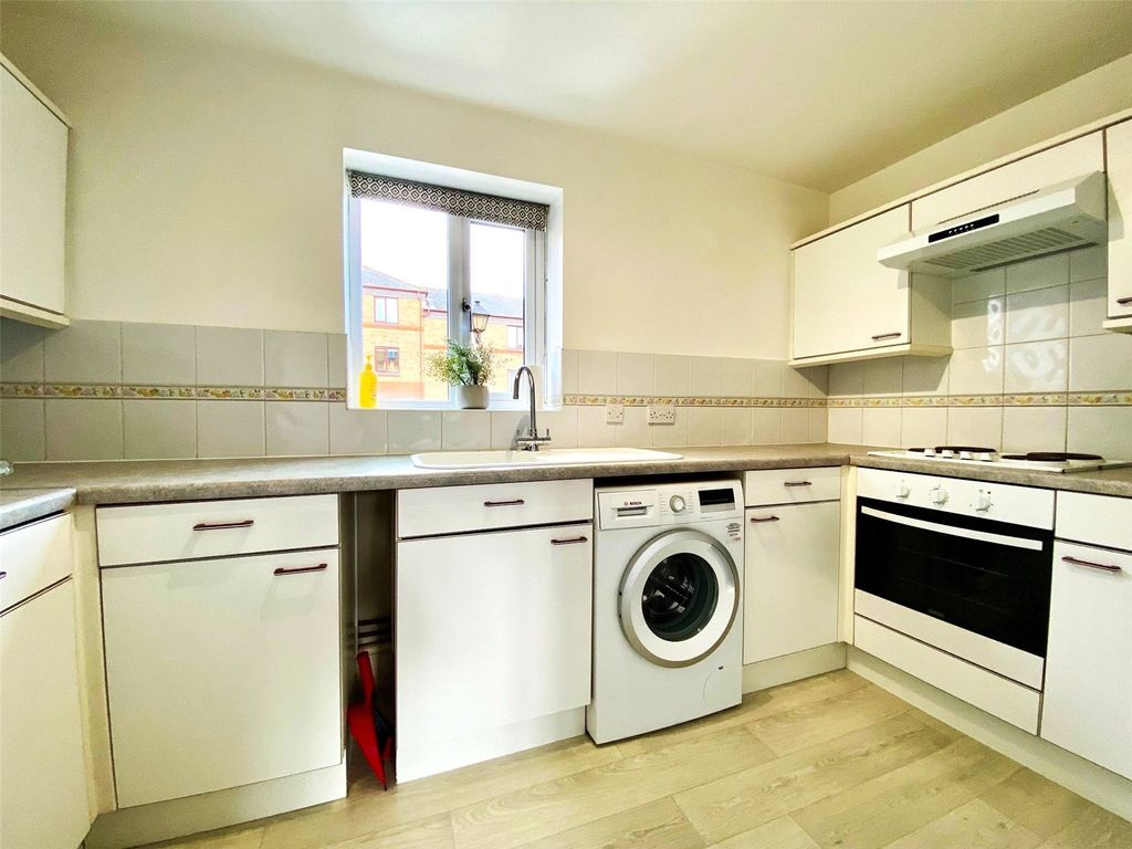 Property photo 2 of 14 Picture No. 12