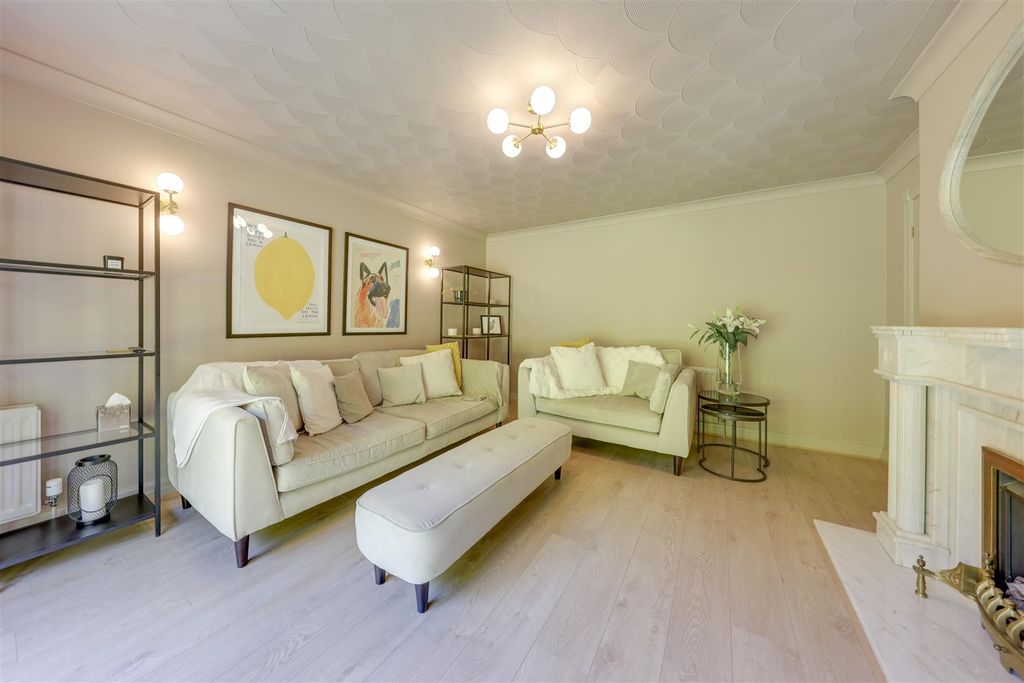 Property photo 2 of 38 Lounge Alt 2