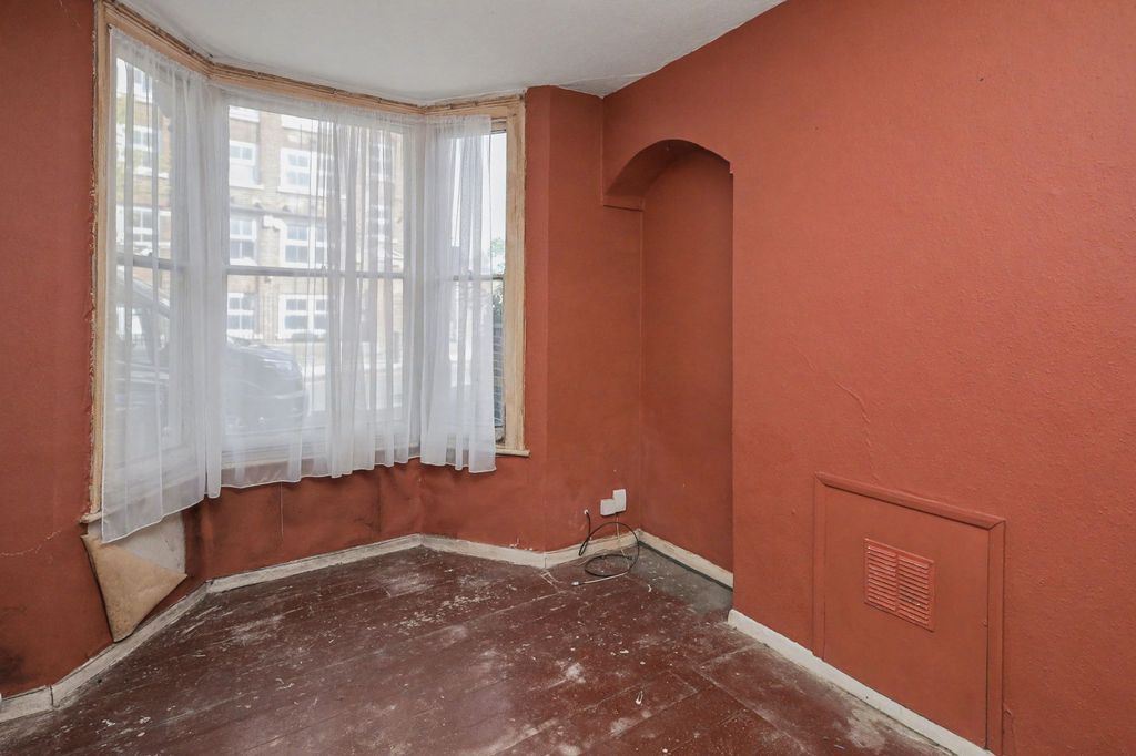 Property photo 2 of 26 Ground & First Floor Flats, 19 Halstow Road, Greenwich, London, Se10 0Ld