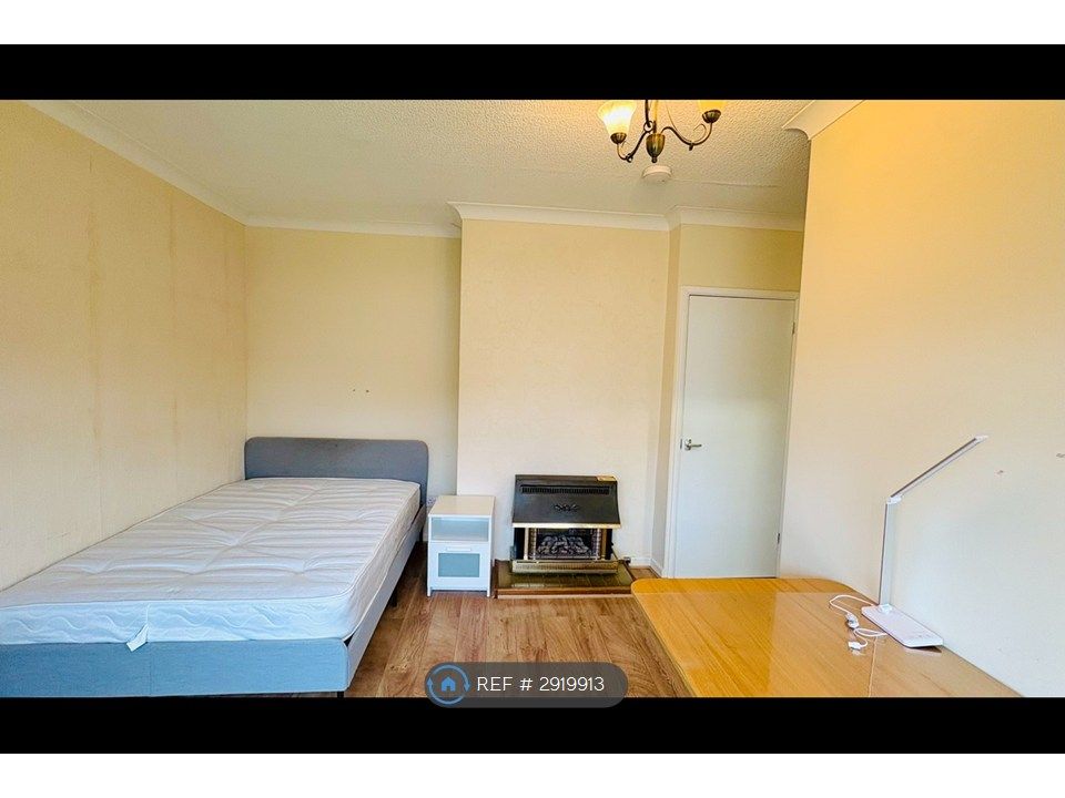 Property photo 2 of 8 Room 1