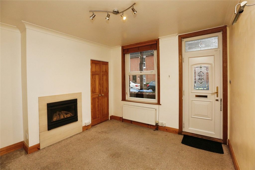 Property photo 3 of 21 Living Room