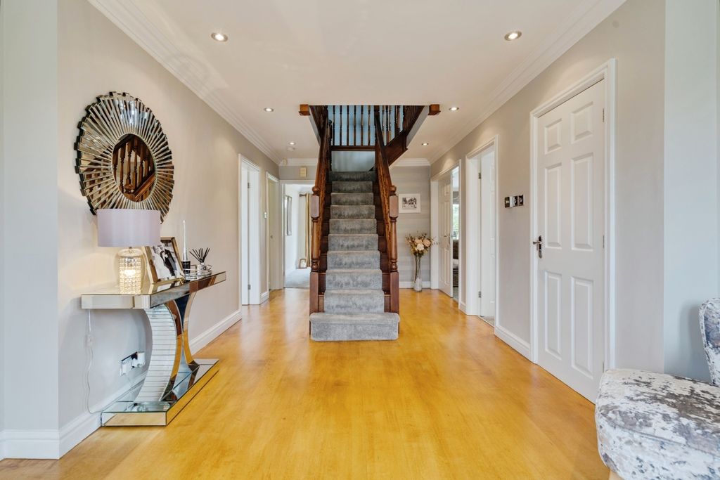 Property photo 3 of 44 Pbox-Img.Jpg