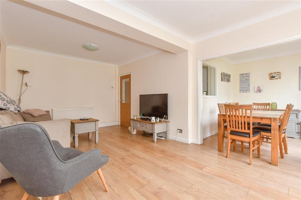 Property photo 1 of 10 Lounge