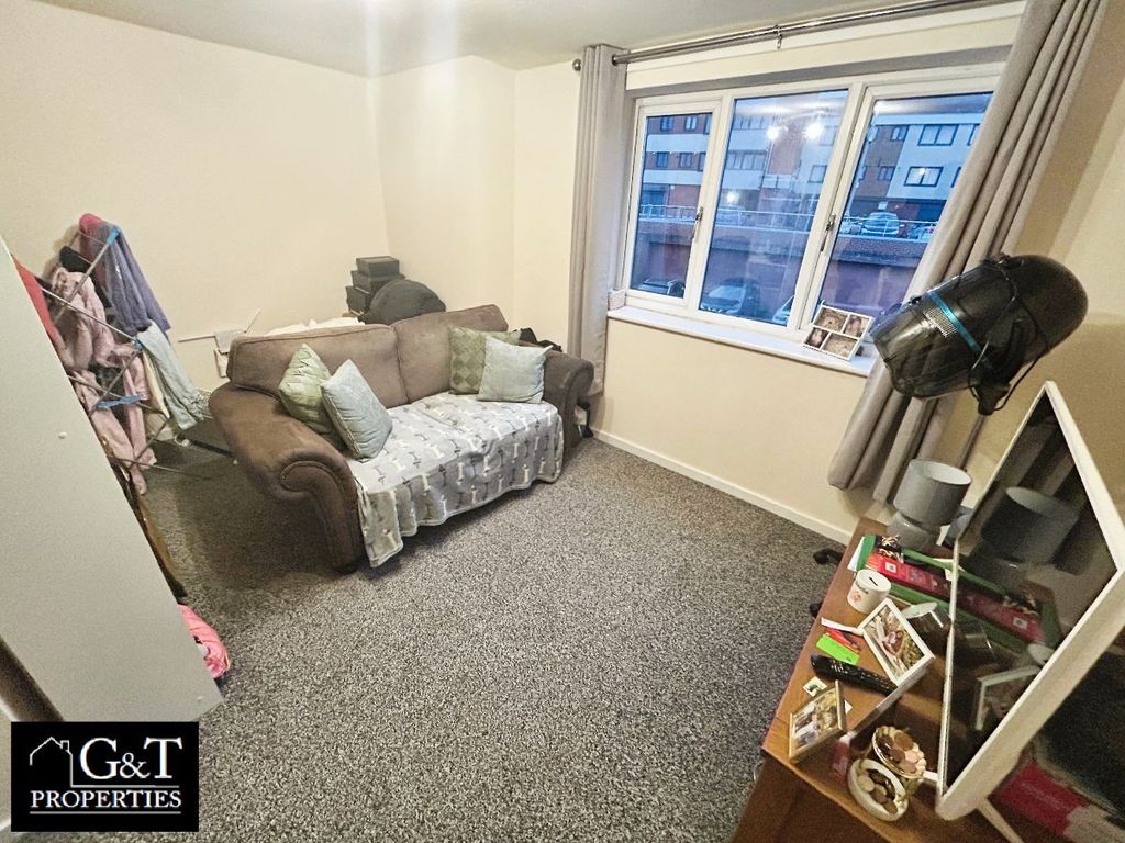 Property photo 3 of 12