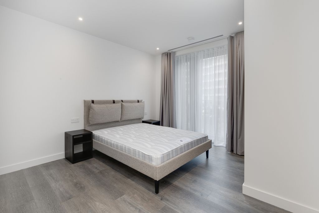 Property photo 2 of 11 1-The-Junction-Bu...