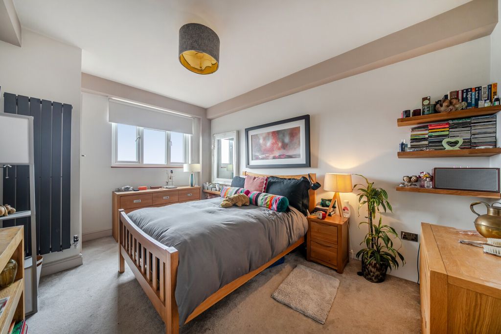 Property photo 3 of 16 1406426-3-698B09B...