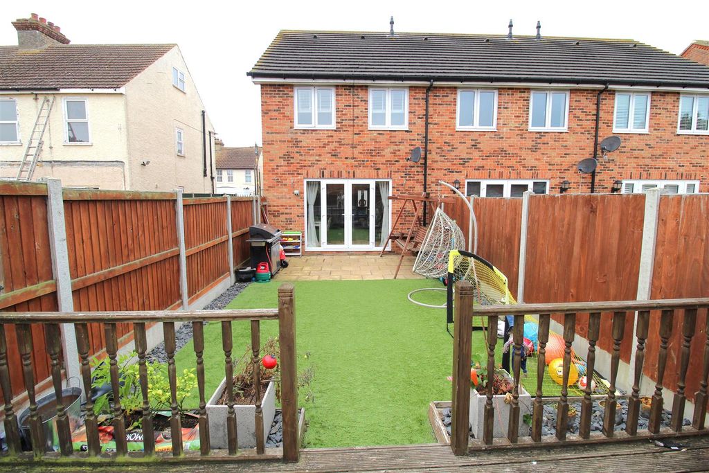 Property photo 1 of 10 Garden 2.Jpg