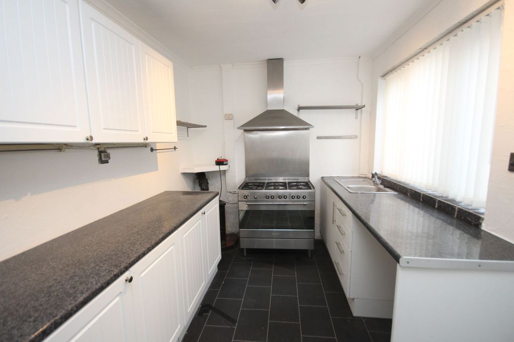 Property photo 2 of 22