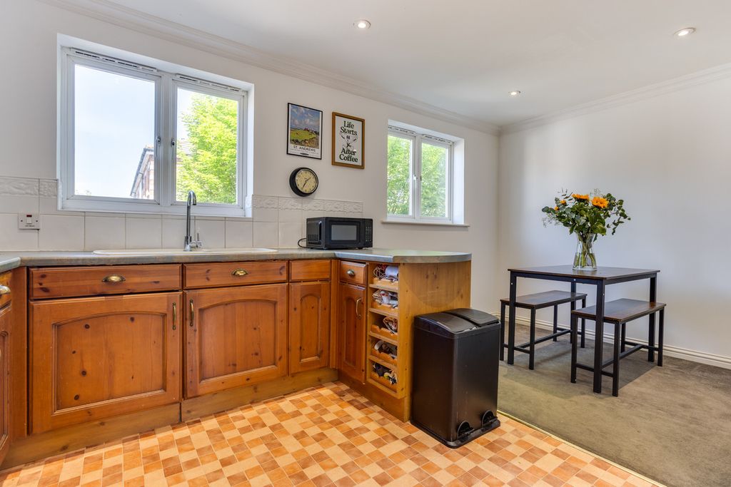 Property photo 2 of 30