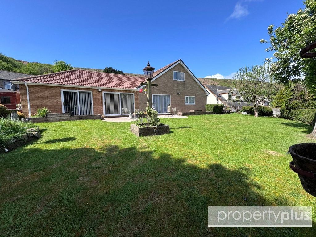 Property photo 1 of 33 Picture No. 36