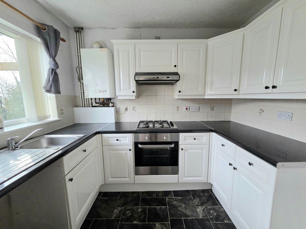 Property photo 3 of 8 Kitchen