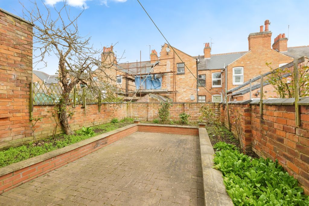 Property photo 2 of 17