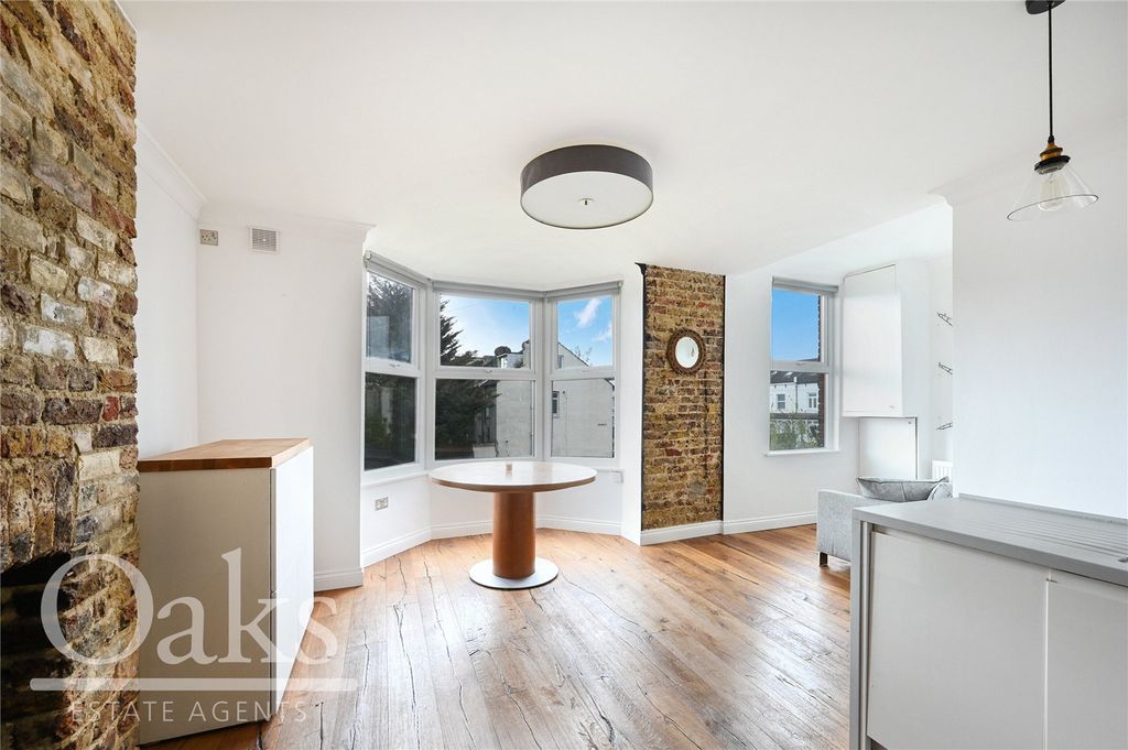 Property photo 3 of 8 Picture No. 06