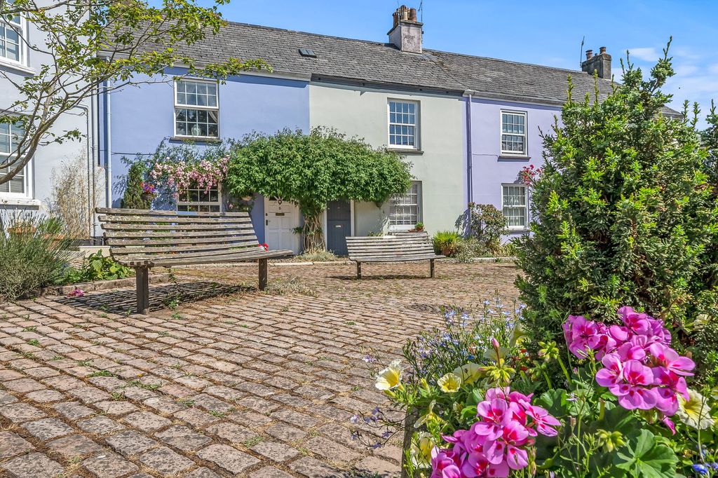 Property photo 3 of 8