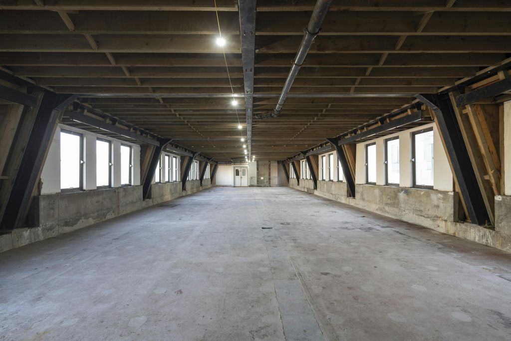 Property photo 2 of 6 5th Floor