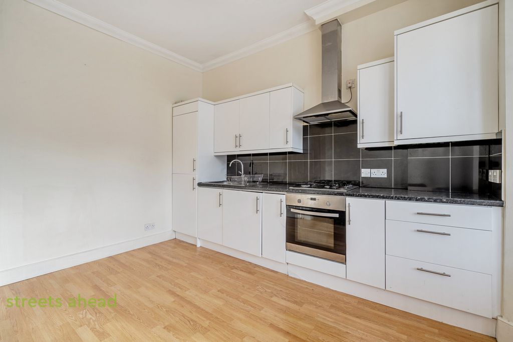 Property photo 3 of 10 Df3209d9-Dbbc-454...