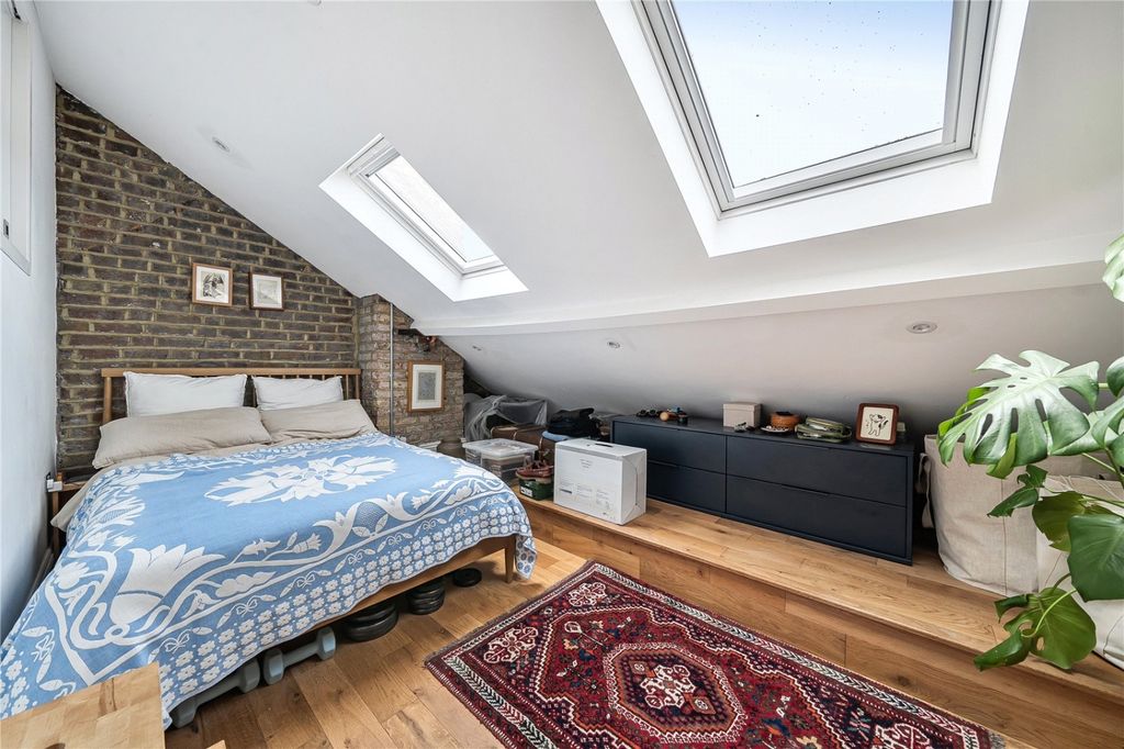 Property photo 2 of 13 Bedroom