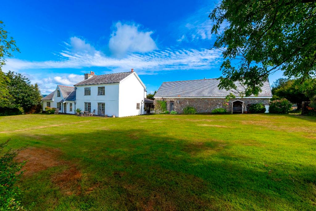 Property photo 1 of 107