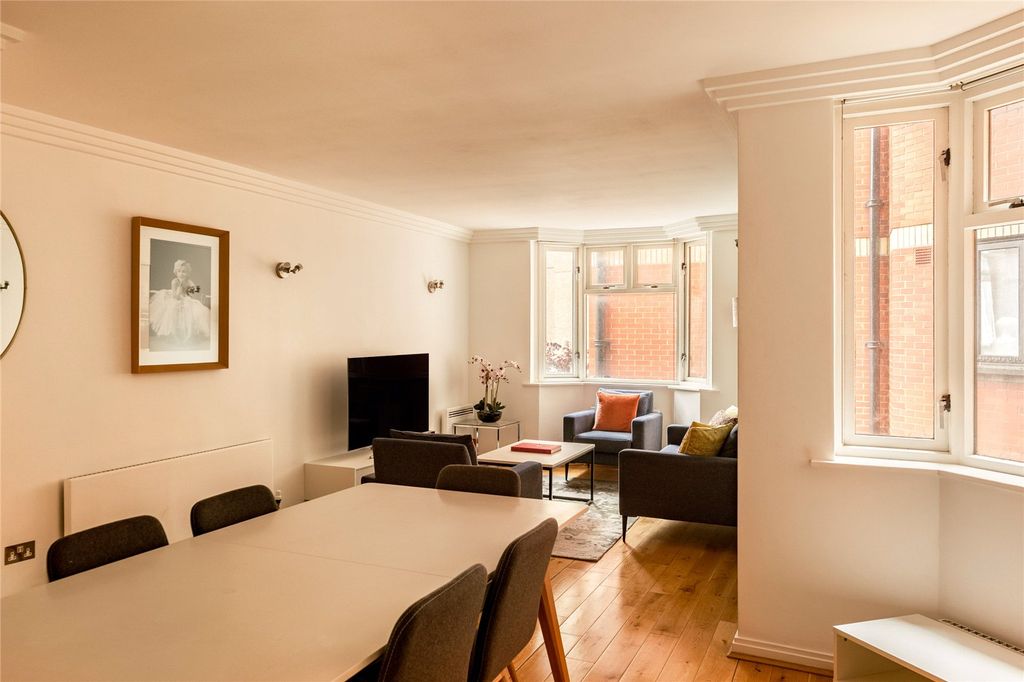 Property photo 3 of 11 Dining Space